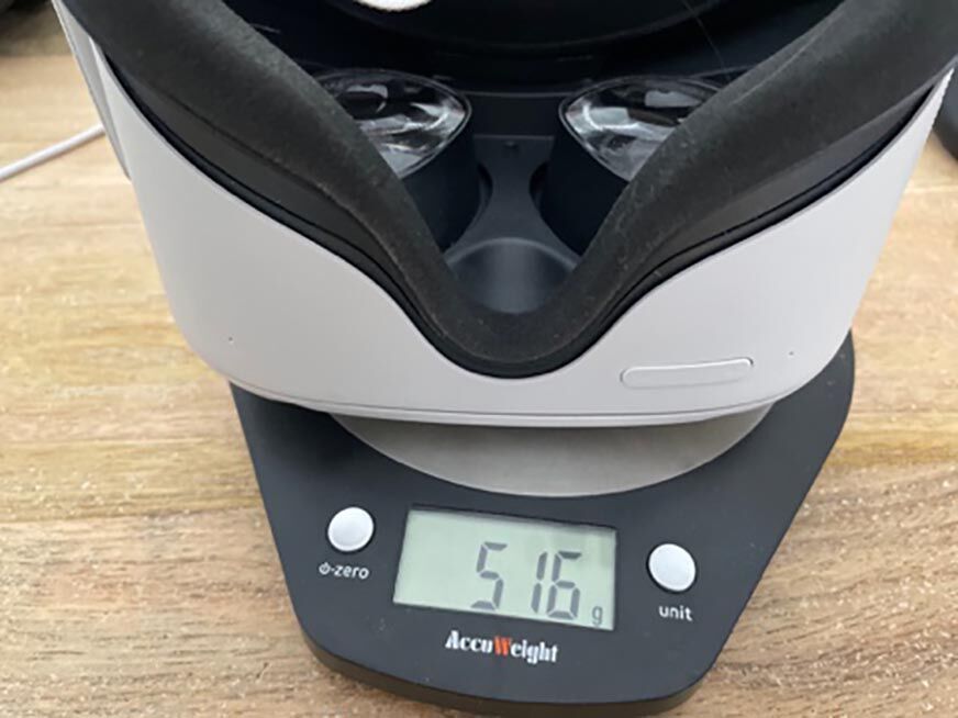 Die Oculus Quest 2 auf der Waage